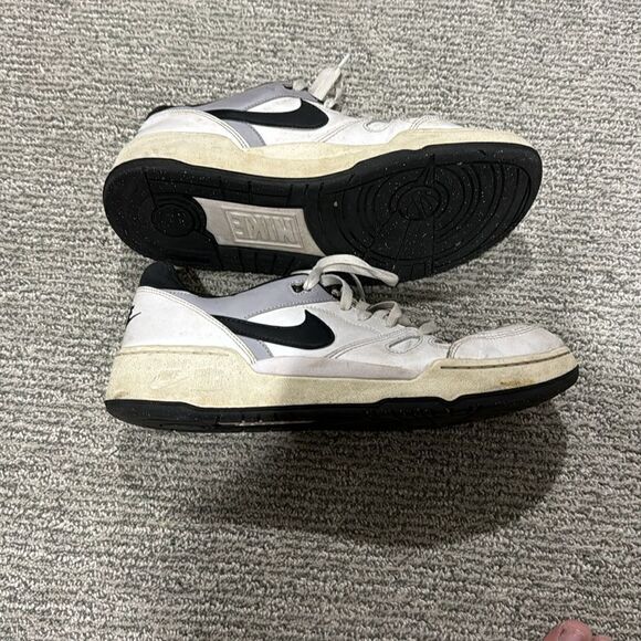 Nike  shoes - Picture 2 of 3